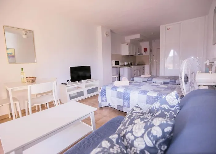 Castle Harbour 649 *