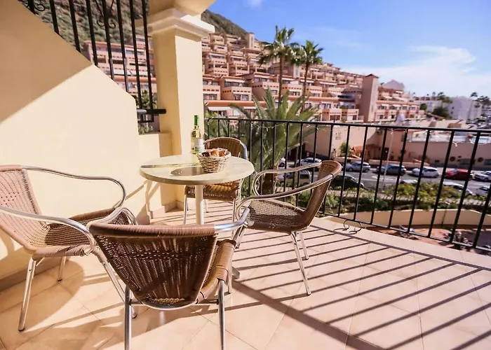 Castle Harbour 649 *