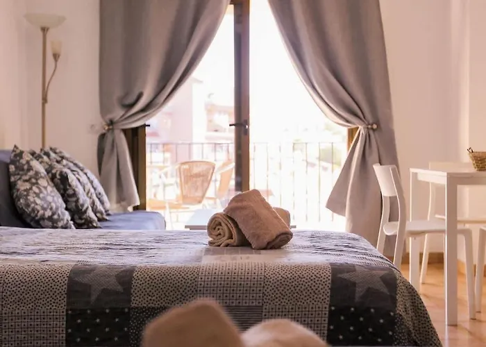 Castle Harbour 649 *